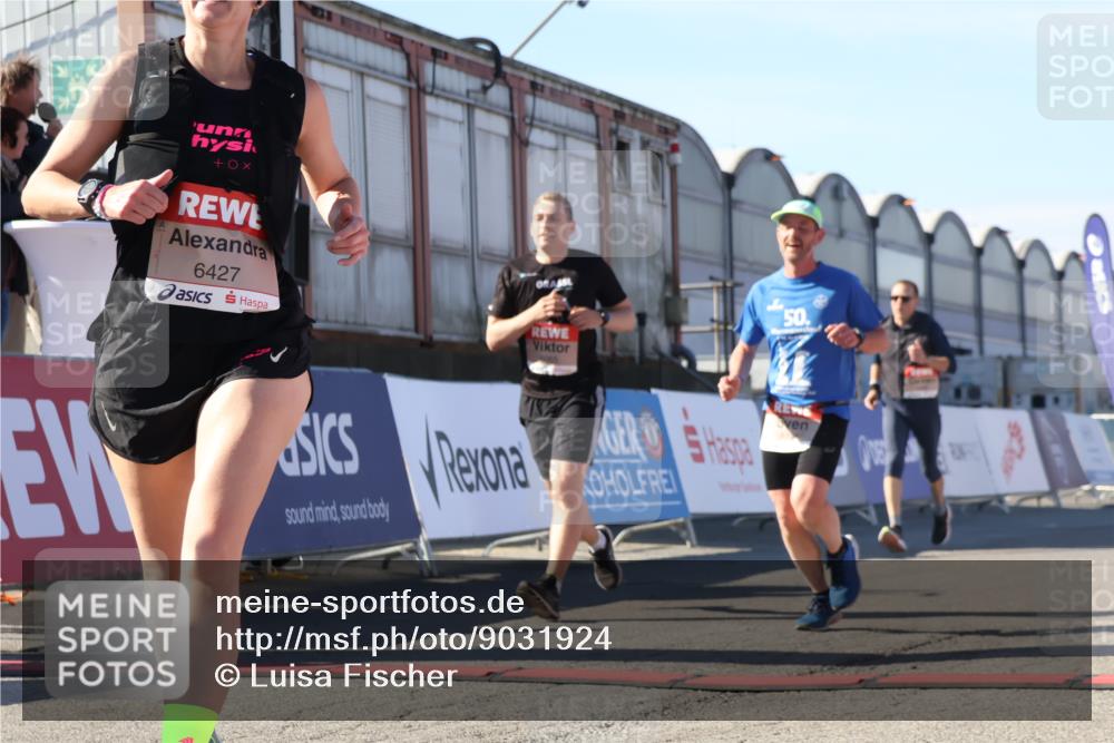 03.10.2025 - Köhlbrandbrückenlauf Luisa Fischer http://msf.ph/oto/9031924 03.10.2025 13:07:04 Ziel 4152, 4249, 4444, 4451, 4588, 4804, 6065, 6423, 6427, 6799, 6822 meine-sportfotos.de