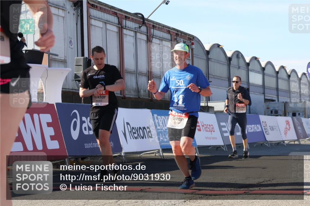 03.10.2025 - Köhlbrandbrückenlauf Luisa Fischer http://msf.ph/oto/9031930 03.10.2025 13:07:05 Ziel 4152, 4249, 4444, 4451, 4588, 4804, 6065, 6423, 6427, 6467, 6799, 6822 meine-sportfotos.de