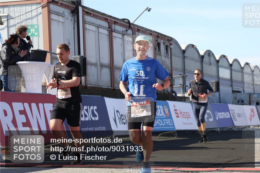 03.10.2025 - Köhlbrandbrückenlauf Luisa Fischer http://msf.ph/oto/9031933 03.10.2025 13:07:05 Ziel 4152, 4249, 4444, 4451, 4588, 4804, 6065, 6423, 6427, 6467, 6799, 6822 meine-sportfotos.de