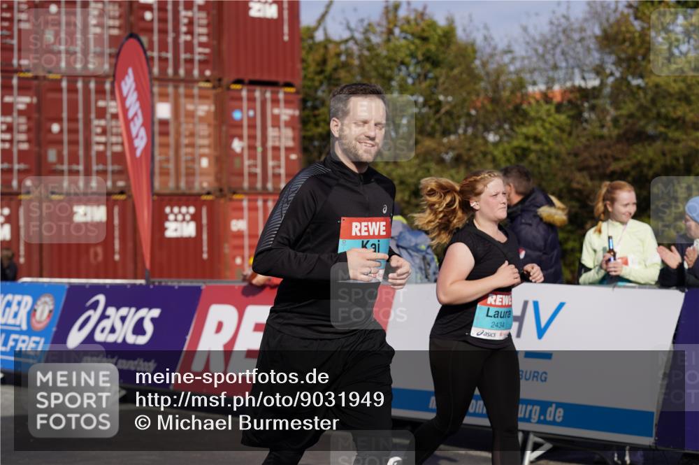 03.10.2025 - Köhlbrandbrückenlauf Michael Burmester http://msf.ph/oto/9031949 03.10.2025 10:38:43 Ziel 1880, 2279, 2434, 2438, 2756, 3412, 3413, 3433, 3733 meine-sportfotos.de