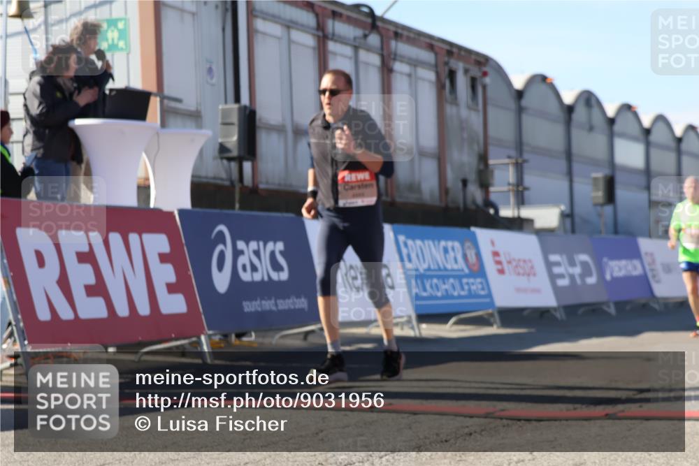03.10.2025 - Köhlbrandbrückenlauf Luisa Fischer http://msf.ph/oto/9031956 03.10.2025 13:07:07 Ziel 4152, 4249, 4444, 4451, 4588, 4804, 6065, 6302, 6423, 6427, 6467, 6799, 6822 meine-sportfotos.de