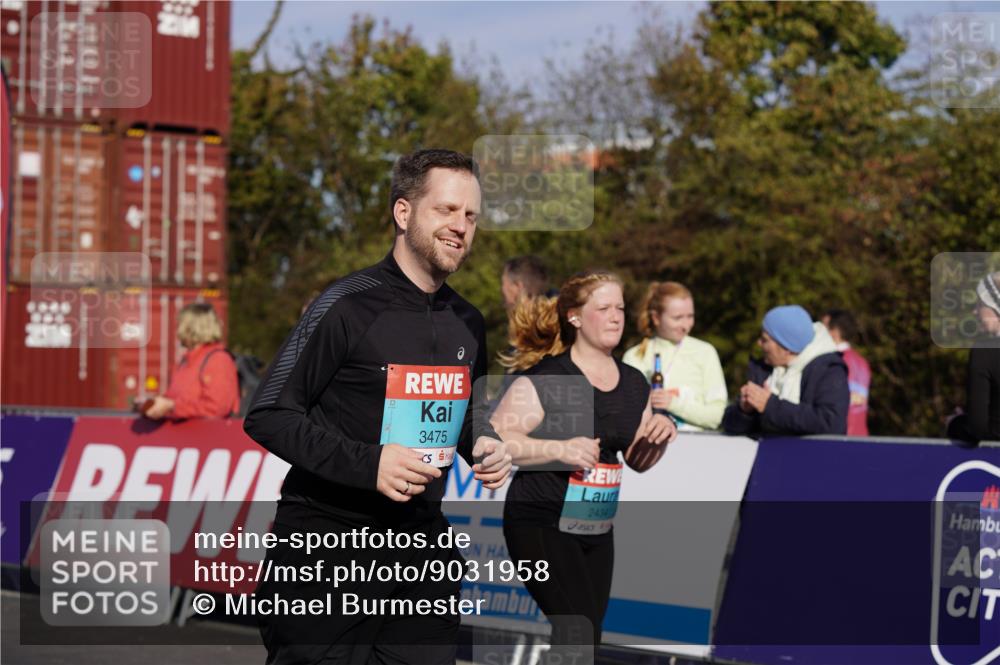 03.10.2025 - Köhlbrandbrückenlauf Michael Burmester http://msf.ph/oto/9031958 03.10.2025 10:38:43 Ziel 1880, 2279, 2434, 2438, 2756, 3412, 3413, 3433, 3733 meine-sportfotos.de