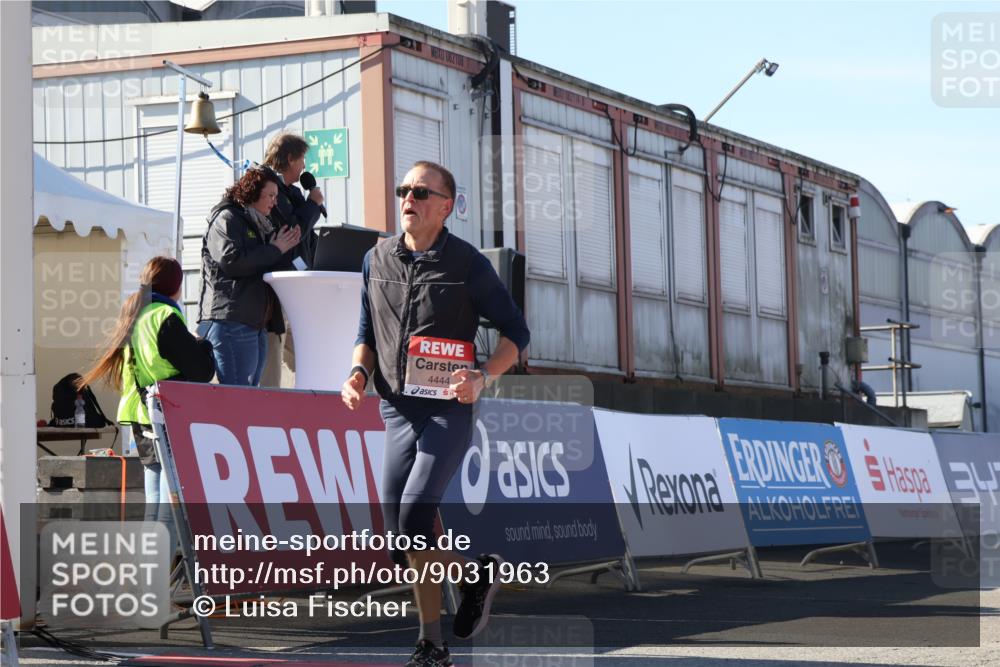03.10.2025 - Köhlbrandbrückenlauf Luisa Fischer http://msf.ph/oto/9031963 03.10.2025 13:07:08 Ziel 4152, 4249, 4444, 4451, 4588, 4804, 6065, 6302, 6423, 6427, 6467, 6799, 6822 meine-sportfotos.de