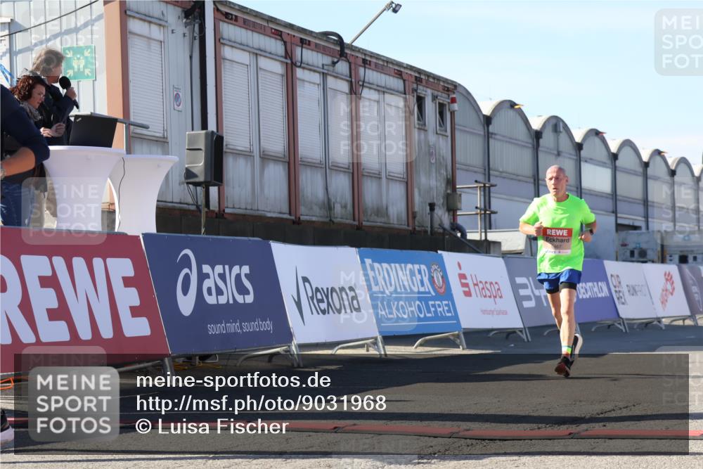 03.10.2025 - Köhlbrandbrückenlauf Luisa Fischer http://msf.ph/oto/9031968 03.10.2025 13:07:09 Ziel 4152, 4249, 4444, 4451, 4588, 4804, 6065, 6302, 6423, 6427, 6467, 6822 meine-sportfotos.de