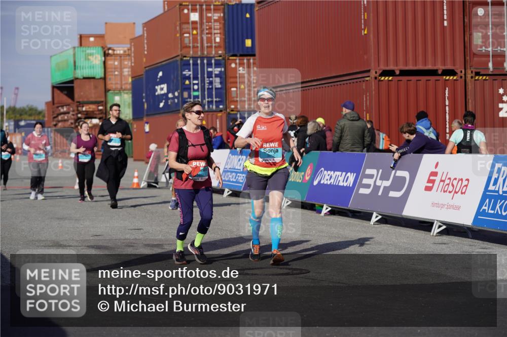 03.10.2025 - Köhlbrandbrückenlauf Michael Burmester http://msf.ph/oto/9031971 03.10.2025 10:38:46 Ziel 1256, 1880, 2378, 2438, 2442, 2756, 3130, 3412, 3413, 3433, 3733 meine-sportfotos.de
