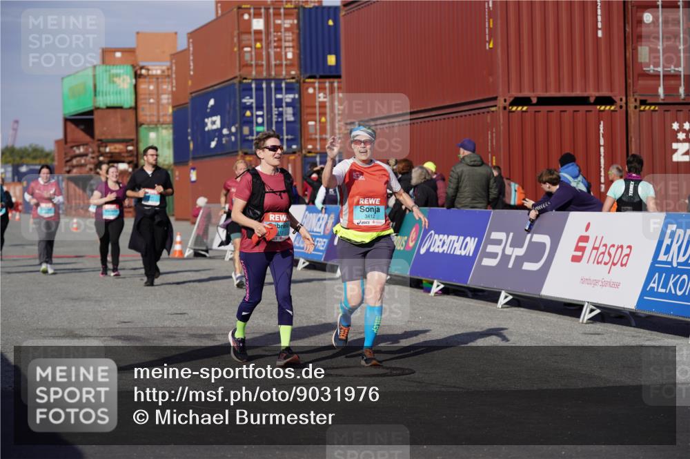 03.10.2025 - Köhlbrandbrückenlauf Michael Burmester http://msf.ph/oto/9031976 03.10.2025 10:38:46 Ziel 1256, 1880, 2378, 2438, 2442, 2756, 3130, 3412, 3413, 3433, 3733 meine-sportfotos.de
