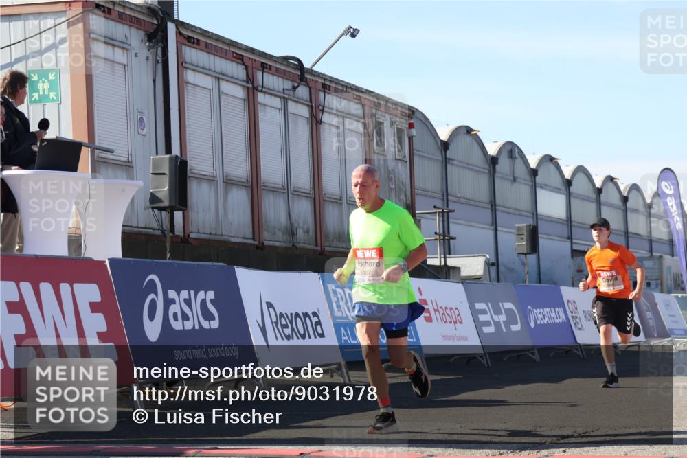 03.10.2025 - Köhlbrandbrückenlauf Luisa Fischer http://msf.ph/oto/9031978 03.10.2025 13:07:10 Ziel 4444, 4451, 4588, 4804, 6065, 6302, 6423, 6427, 6467, 6822 meine-sportfotos.de