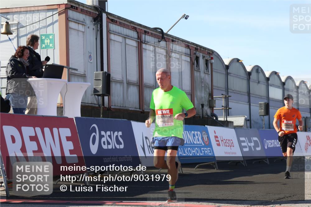 03.10.2025 - Köhlbrandbrückenlauf Luisa Fischer http://msf.ph/oto/9031979 03.10.2025 13:07:10 Ziel 4444, 4451, 4588, 4804, 6065, 6302, 6423, 6427, 6467, 6822 meine-sportfotos.de
