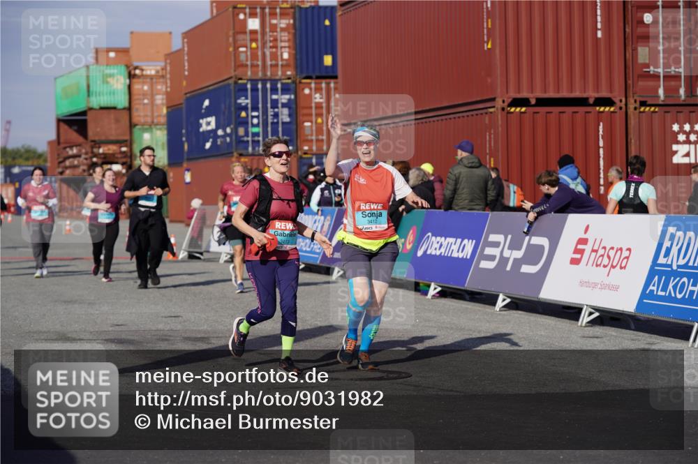03.10.2025 - Köhlbrandbrückenlauf Michael Burmester http://msf.ph/oto/9031982 03.10.2025 10:38:46 Ziel 1256, 1880, 2378, 2438, 2442, 2756, 3130, 3412, 3413, 3433, 3733 meine-sportfotos.de