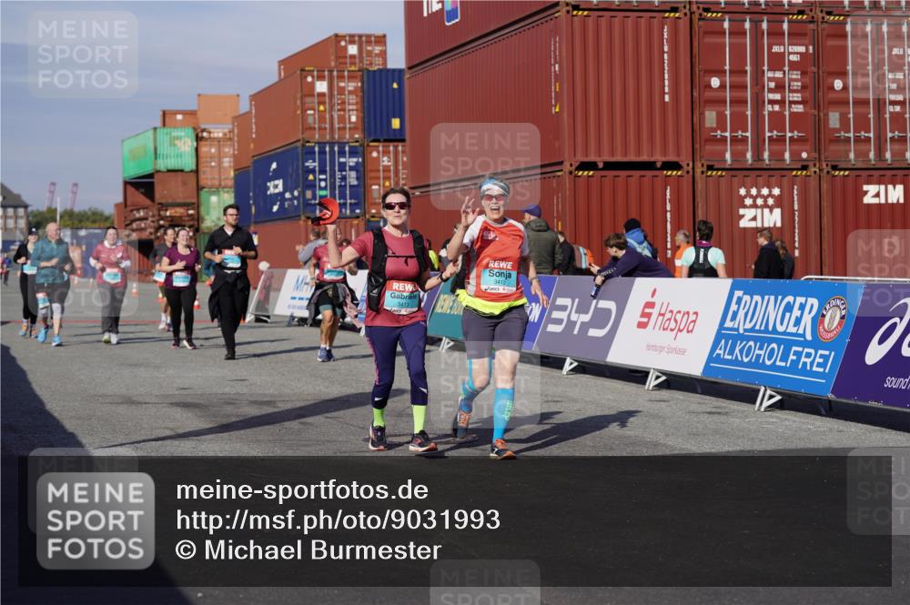 03.10.2025 - Köhlbrandbrückenlauf Michael Burmester http://msf.ph/oto/9031993 03.10.2025 10:38:46 Ziel 1256, 1880, 2378, 2438, 2442, 2756, 3130, 3412, 3413, 3433, 3733 meine-sportfotos.de