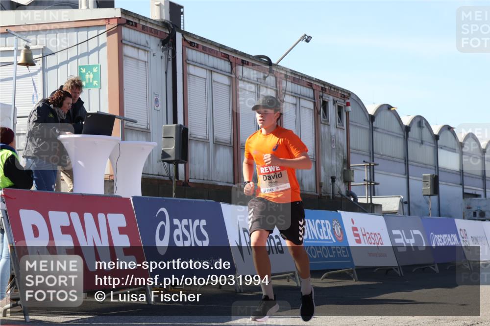 03.10.2025 - Köhlbrandbrückenlauf Luisa Fischer http://msf.ph/oto/9031994 03.10.2025 13:07:12 Ziel 4444, 4451, 4588, 4804, 6065, 6302, 6423, 6427, 6467, 6822 meine-sportfotos.de