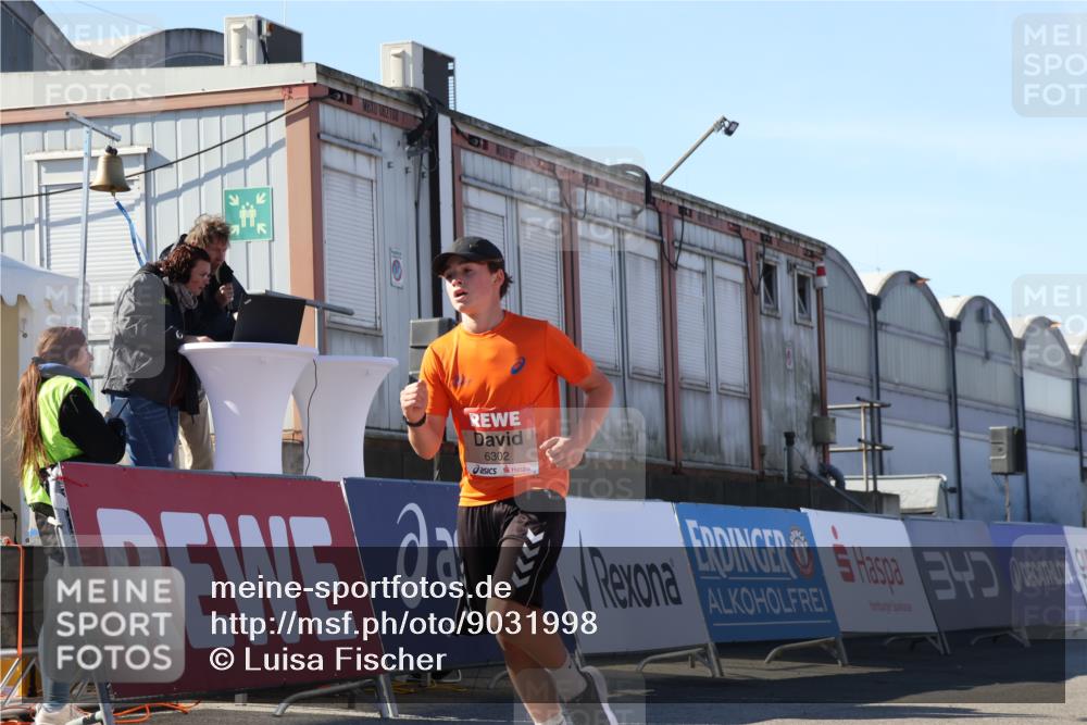 03.10.2025 - Köhlbrandbrückenlauf Luisa Fischer http://msf.ph/oto/9031998 03.10.2025 13:07:12 Ziel 4444, 4451, 4588, 4804, 6065, 6302, 6423, 6427, 6467, 6822 meine-sportfotos.de