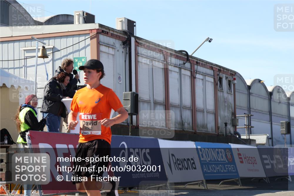 03.10.2025 - Köhlbrandbrückenlauf Luisa Fischer http://msf.ph/oto/9032001 03.10.2025 13:07:12 Ziel 4444, 4451, 4588, 4804, 6065, 6302, 6423, 6427, 6467, 6822 meine-sportfotos.de