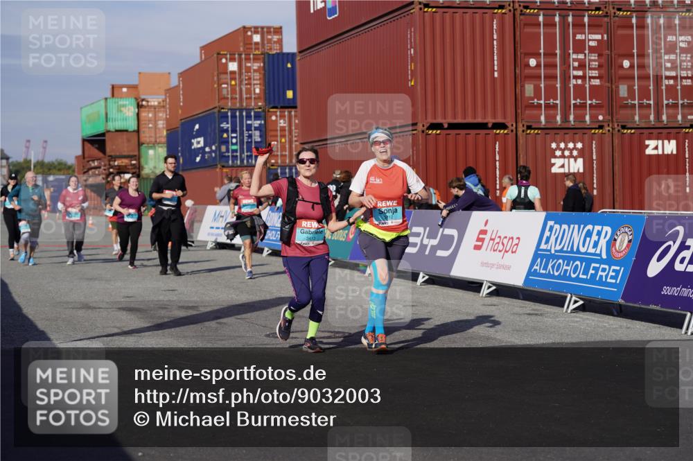 03.10.2025 - Köhlbrandbrückenlauf Michael Burmester http://msf.ph/oto/9032003 03.10.2025 10:38:47 Ziel 1256, 1880, 2378, 2438, 2442, 2756, 3130, 3412, 3413, 3433, 3733 meine-sportfotos.de