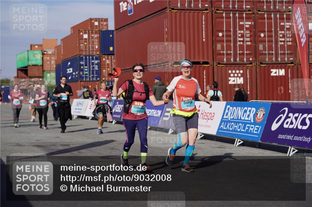 03.10.2025 - Köhlbrandbrückenlauf Michael Burmester http://msf.ph/oto/9032008 03.10.2025 10:38:47 Ziel 1256, 1880, 2378, 2438, 2442, 2756, 3130, 3412, 3413, 3433, 3733 meine-sportfotos.de