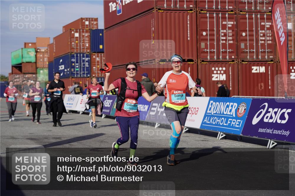 03.10.2025 - Köhlbrandbrückenlauf Michael Burmester http://msf.ph/oto/9032013 03.10.2025 10:38:47 Ziel 1256, 1880, 2378, 2438, 2442, 2756, 3130, 3412, 3413, 3433, 3733 meine-sportfotos.de
