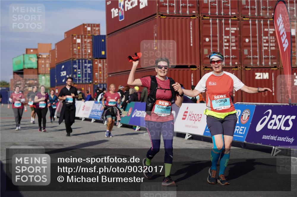 03.10.2025 - Köhlbrandbrückenlauf Michael Burmester http://msf.ph/oto/9032017 03.10.2025 10:38:48 Ziel 1256, 1880, 2378, 2438, 2442, 2756, 3130, 3412, 3413, 3433, 3733 meine-sportfotos.de