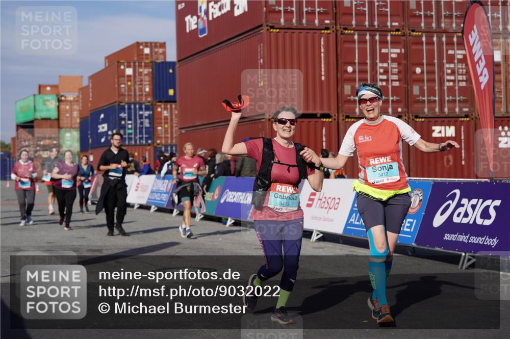 03.10.2025 - Köhlbrandbrückenlauf Michael Burmester http://msf.ph/oto/9032022 03.10.2025 10:38:48 Ziel 1256, 1880, 2378, 2438, 2442, 2756, 3130, 3412, 3413, 3433, 3733 meine-sportfotos.de