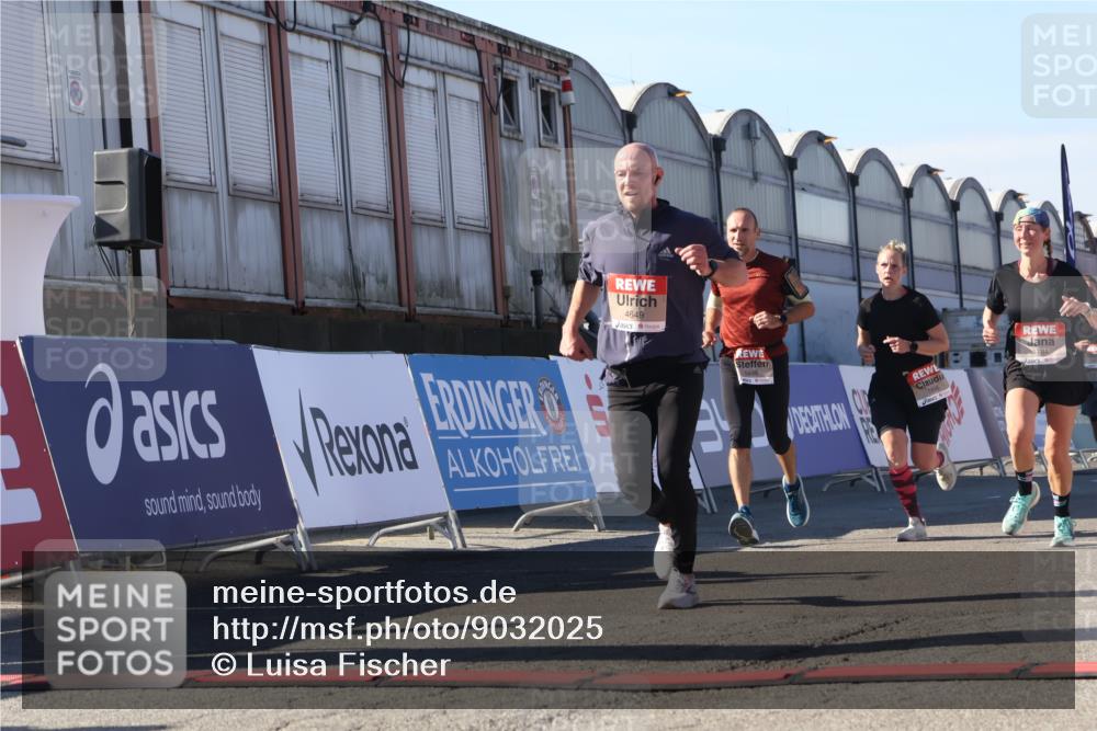 03.10.2025 - Köhlbrandbrückenlauf Luisa Fischer http://msf.ph/oto/9032025 03.10.2025 13:07:18 Ziel 4444, 4590, 4649, 4794, 4806, 5645, 5646, 5872, 6302, 6459, 6467 meine-sportfotos.de