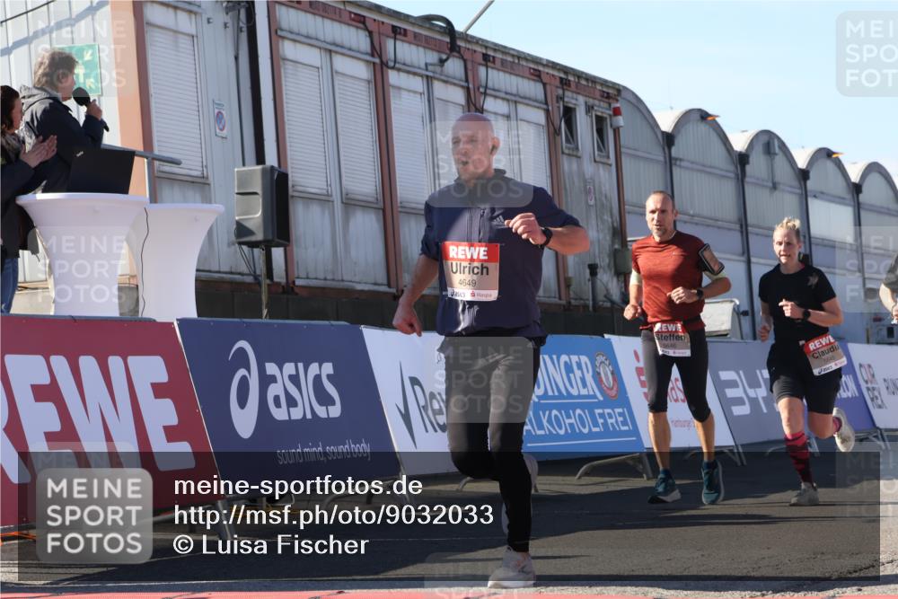 03.10.2025 - Köhlbrandbrückenlauf Luisa Fischer http://msf.ph/oto/9032033 03.10.2025 13:07:19 Ziel 4590, 4649, 4794, 4806, 5645, 5646, 5870, 5872, 6302, 6459, 6467 meine-sportfotos.de