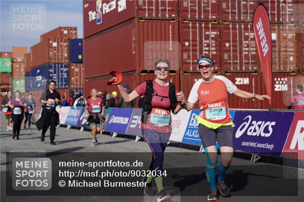 03.10.2025 - Köhlbrandbrückenlauf Michael Burmester http://msf.ph/oto/9032034 03.10.2025 10:38:48 Ziel 1256, 1880, 2378, 2438, 2442, 2756, 3130, 3412, 3413, 3433, 3733 meine-sportfotos.de