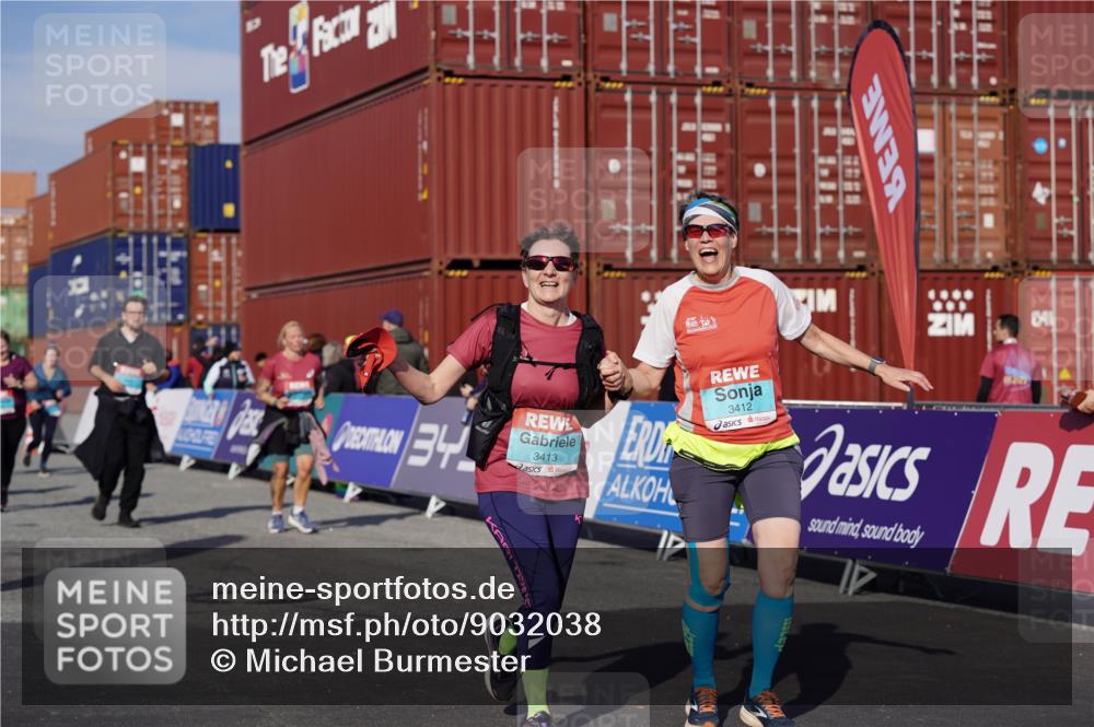 03.10.2025 - Köhlbrandbrückenlauf Michael Burmester http://msf.ph/oto/9032038 03.10.2025 10:38:48 Ziel 1256, 1880, 2378, 2438, 2442, 2756, 3130, 3412, 3413, 3433, 3733 meine-sportfotos.de