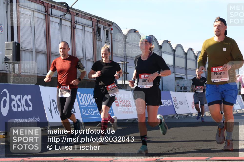 03.10.2025 - Köhlbrandbrückenlauf Luisa Fischer http://msf.ph/oto/9032043 03.10.2025 13:07:20 Ziel 4287, 4590, 4649, 4794, 4806, 5645, 5646, 5870, 5872, 6302, 6459, 6467 meine-sportfotos.de