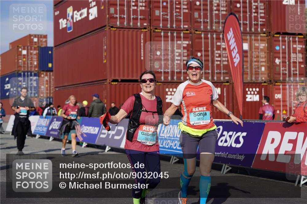03.10.2025 - Köhlbrandbrückenlauf Michael Burmester http://msf.ph/oto/9032045 03.10.2025 10:38:48 Ziel 1256, 1880, 2378, 2438, 2442, 2756, 3130, 3412, 3413, 3433, 3733 meine-sportfotos.de