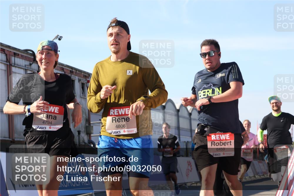 03.10.2025 - Köhlbrandbrückenlauf Luisa Fischer http://msf.ph/oto/9032050 03.10.2025 13:07:21 Ziel 4287, 4288, 4590, 4649, 4794, 4806, 5645, 5646, 5870, 5872, 6302, 6459, 6467 meine-sportfotos.de