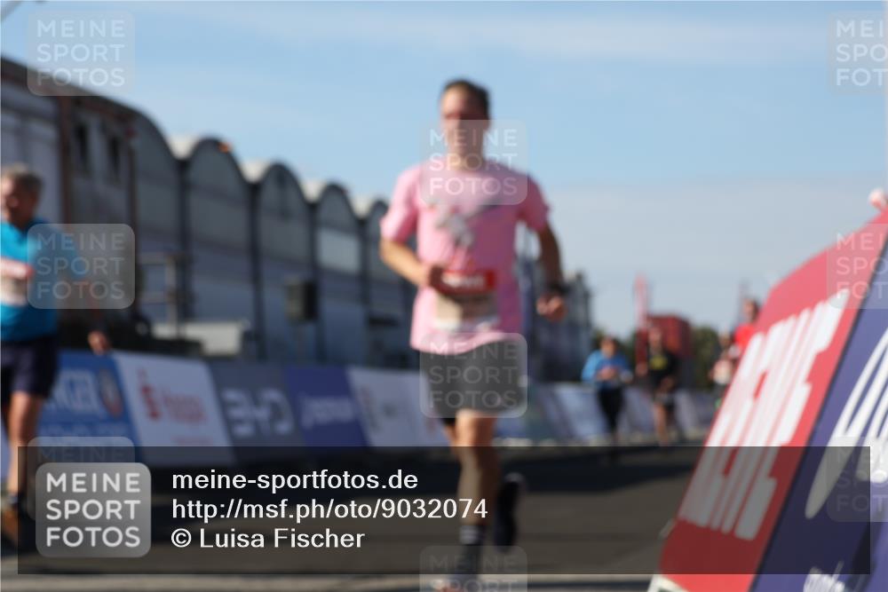 03.10.2025 - Köhlbrandbrückenlauf Luisa Fischer http://msf.ph/oto/9032074 03.10.2025 13:07:24 Ziel 4113, 4287, 4288, 4590, 4636, 4649, 4794, 4806, 5645, 5646, 5870, 5872, 6459 meine-sportfotos.de