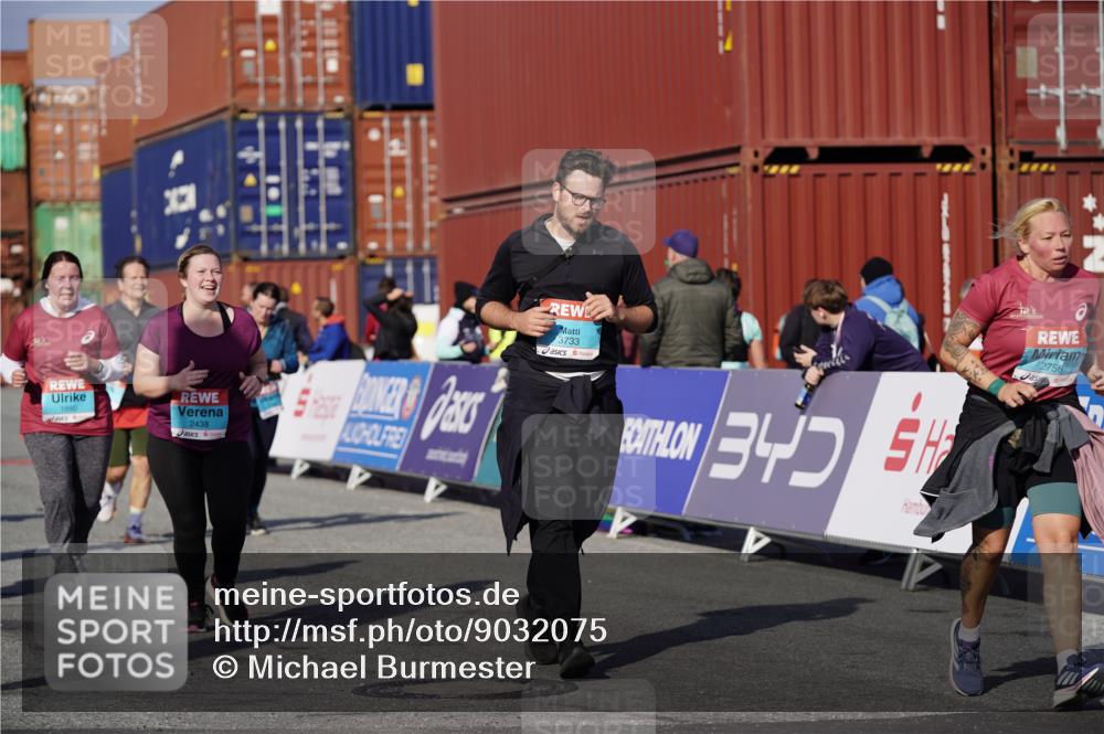 03.10.2025 - Köhlbrandbrückenlauf Michael Burmester http://msf.ph/oto/9032075 03.10.2025 10:38:51 Ziel 1256, 1880, 2378, 2438, 2442, 2756, 3130, 3433, 3733 meine-sportfotos.de