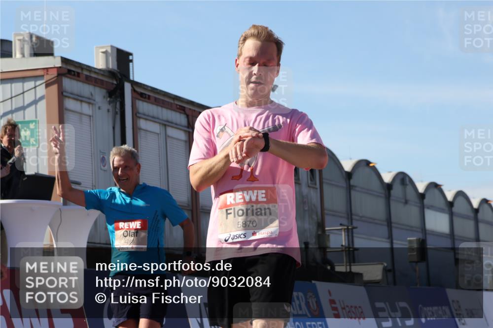 03.10.2025 - Köhlbrandbrückenlauf Luisa Fischer http://msf.ph/oto/9032084 03.10.2025 13:07:26 Ziel 4113, 4287, 4288, 4375, 4590, 4636, 4649, 4794, 4806, 5645, 5646, 5870, 5872, 6459 meine-sportfotos.de