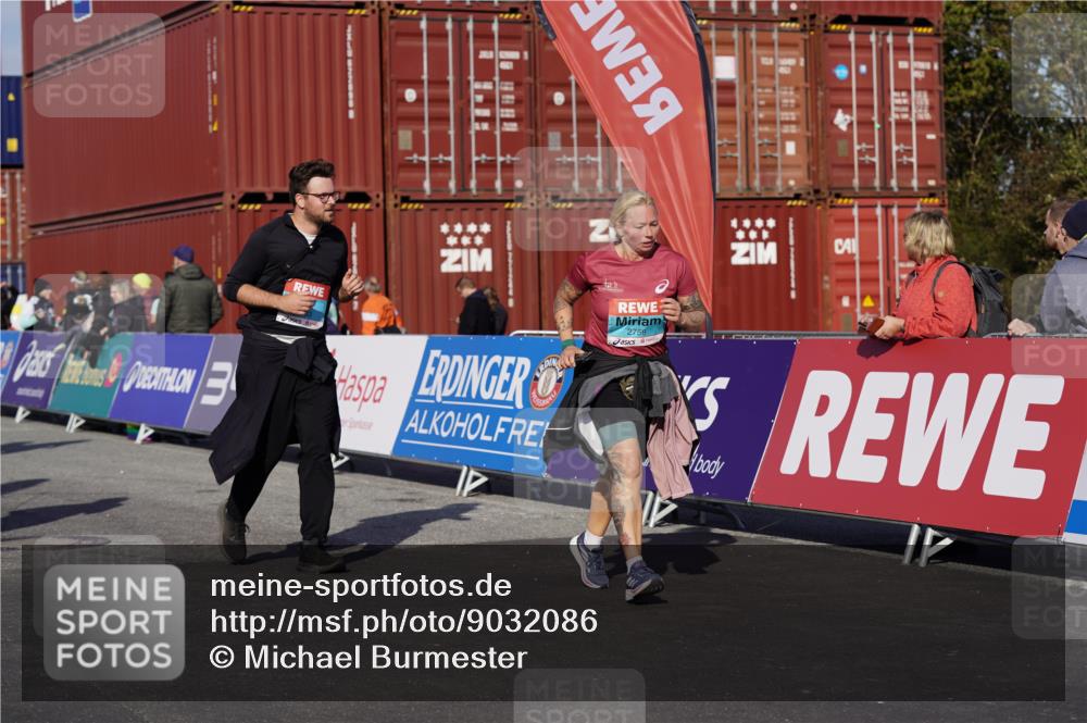 03.10.2025 - Köhlbrandbrückenlauf Michael Burmester http://msf.ph/oto/9032086 03.10.2025 10:38:52 Ziel 1256, 1880, 2261, 2378, 2438, 2442, 2756, 3130, 3433, 3733 meine-sportfotos.de