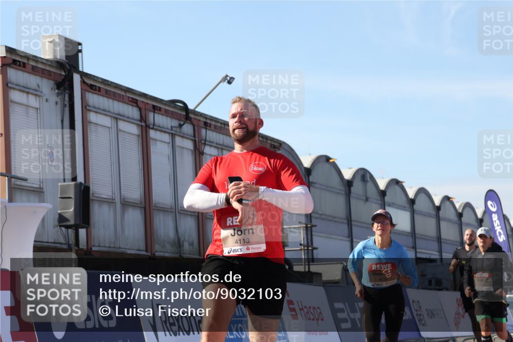 03.10.2025 - Köhlbrandbrückenlauf Luisa Fischer http://msf.ph/oto/9032103 03.10.2025 13:07:29 Ziel 4113, 4254, 4287, 4288, 4375, 4590, 4636, 4649, 4794, 4806, 5645, 5646, 5870, 5872, 6459 meine-sportfotos.de