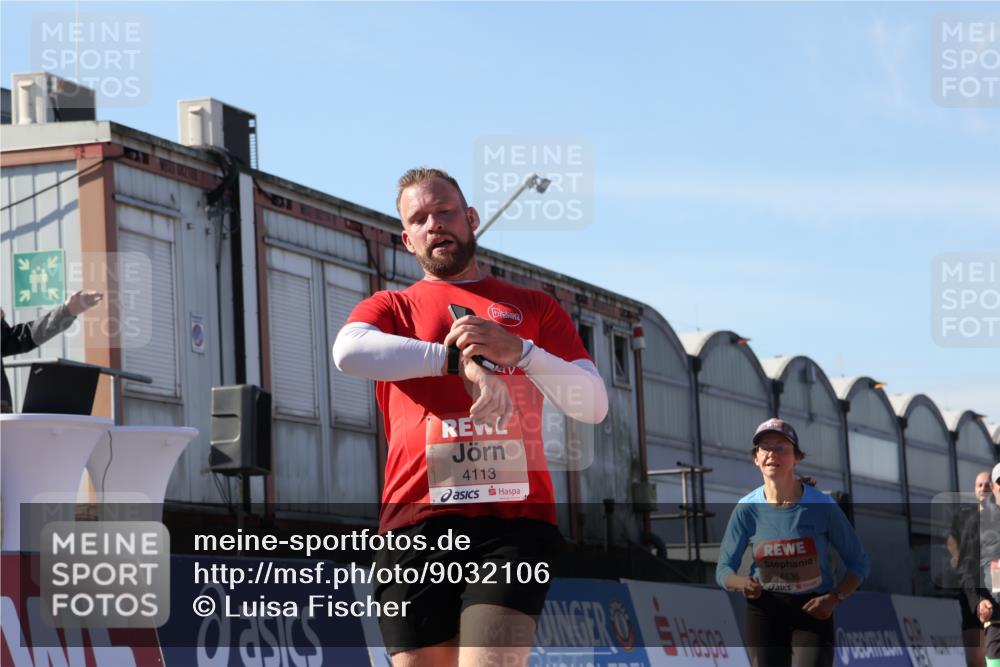 03.10.2025 - Köhlbrandbrückenlauf Luisa Fischer http://msf.ph/oto/9032106 03.10.2025 13:07:29 Ziel 4113, 4254, 4287, 4288, 4375, 4590, 4636, 4649, 4794, 4806, 5645, 5646, 5870, 5872, 6459 meine-sportfotos.de