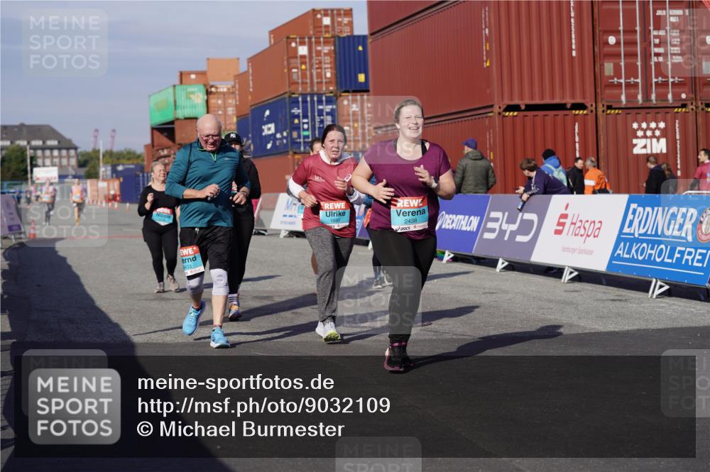 03.10.2025 - Köhlbrandbrückenlauf Michael Burmester http://msf.ph/oto/9032109 03.10.2025 10:38:53 Ziel 1256, 1880, 2261, 2378, 2438, 2442, 2756, 3130, 3433, 3733 meine-sportfotos.de