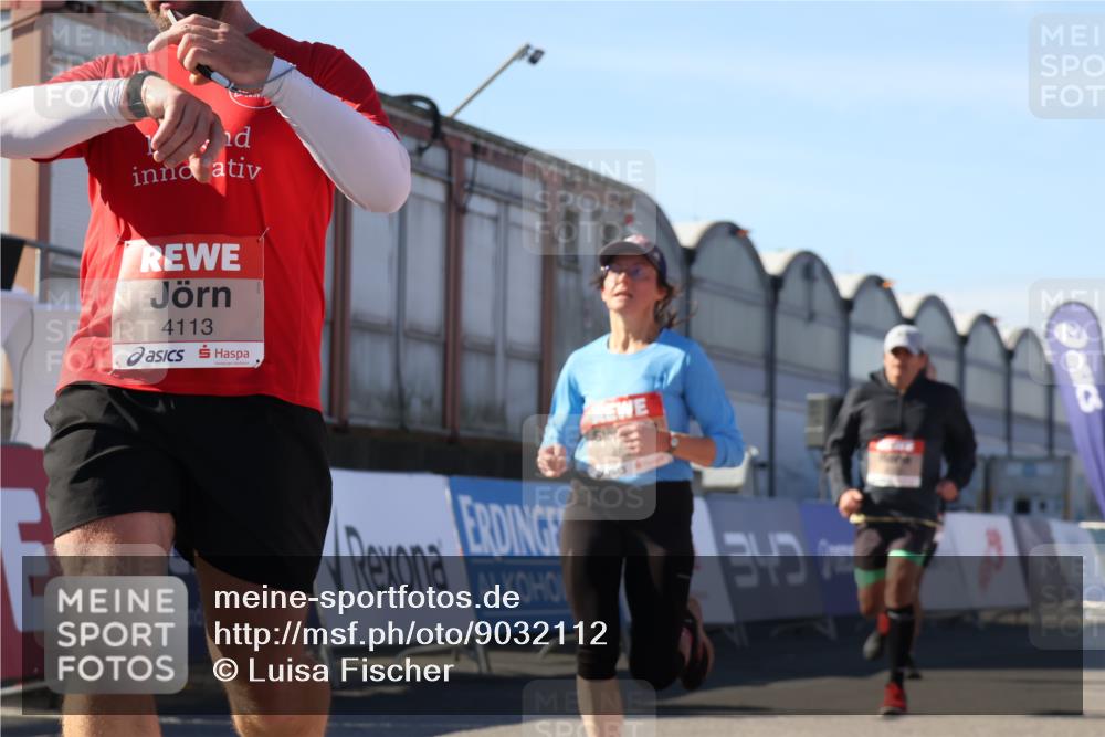 03.10.2025 - Köhlbrandbrückenlauf Luisa Fischer http://msf.ph/oto/9032112 03.10.2025 13:07:30 Ziel 4113, 4254, 4287, 4288, 4375, 4590, 4636, 4649, 4794, 4806, 5645, 5646, 5870, 5872, 6459 meine-sportfotos.de