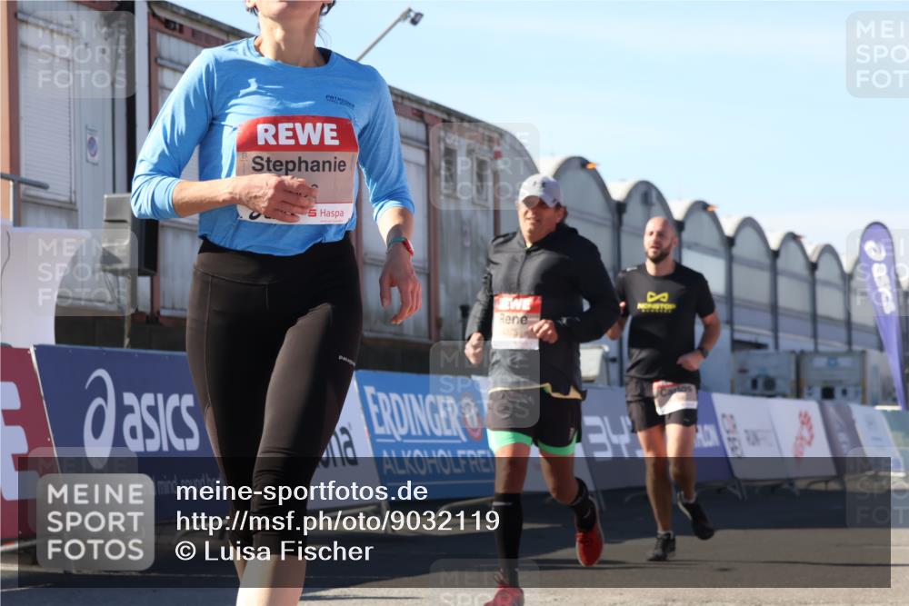 03.10.2025 - Köhlbrandbrückenlauf Luisa Fischer http://msf.ph/oto/9032119 03.10.2025 13:07:31 Ziel 4113, 4254, 4287, 4288, 4375, 4590, 4636, 4794, 4806, 5645, 5646, 5870, 5872, 6459 meine-sportfotos.de