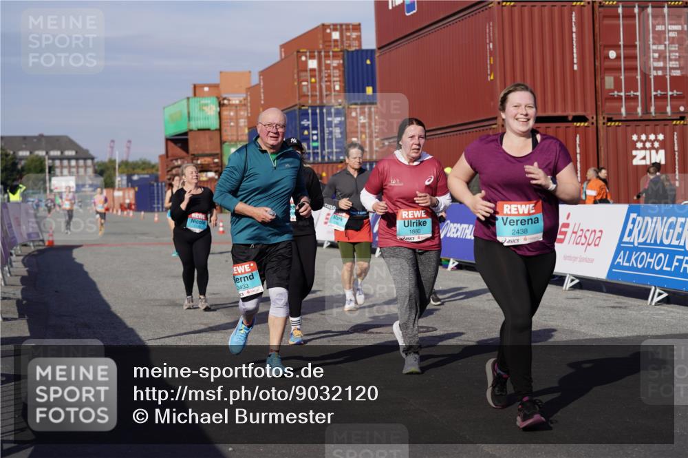 03.10.2025 - Köhlbrandbrückenlauf Michael Burmester http://msf.ph/oto/9032120 03.10.2025 10:38:54 Ziel 1256, 1880, 2261, 2378, 2438, 2442, 2756, 3130, 3433, 3733 meine-sportfotos.de