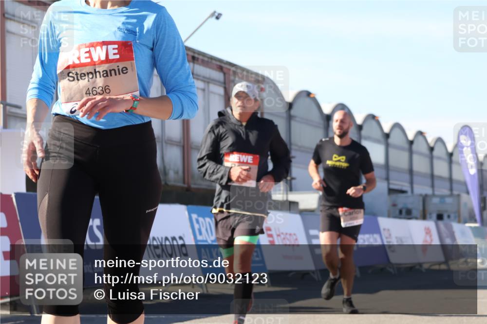 03.10.2025 - Köhlbrandbrückenlauf Luisa Fischer http://msf.ph/oto/9032123 03.10.2025 13:07:31 Ziel 4113, 4254, 4287, 4288, 4375, 4590, 4636, 4794, 4806, 5645, 5646, 5870, 5872, 6459 meine-sportfotos.de