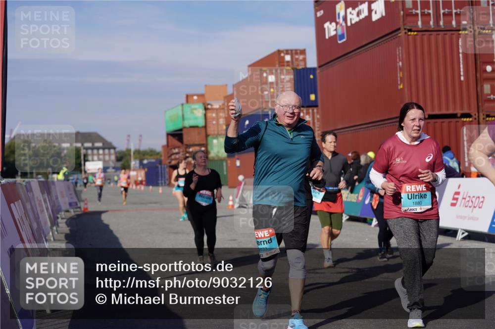 03.10.2025 - Köhlbrandbrückenlauf Michael Burmester http://msf.ph/oto/9032126 03.10.2025 10:38:55 Ziel 1256, 1880, 2261, 2378, 2438, 2442, 3130, 3433 meine-sportfotos.de