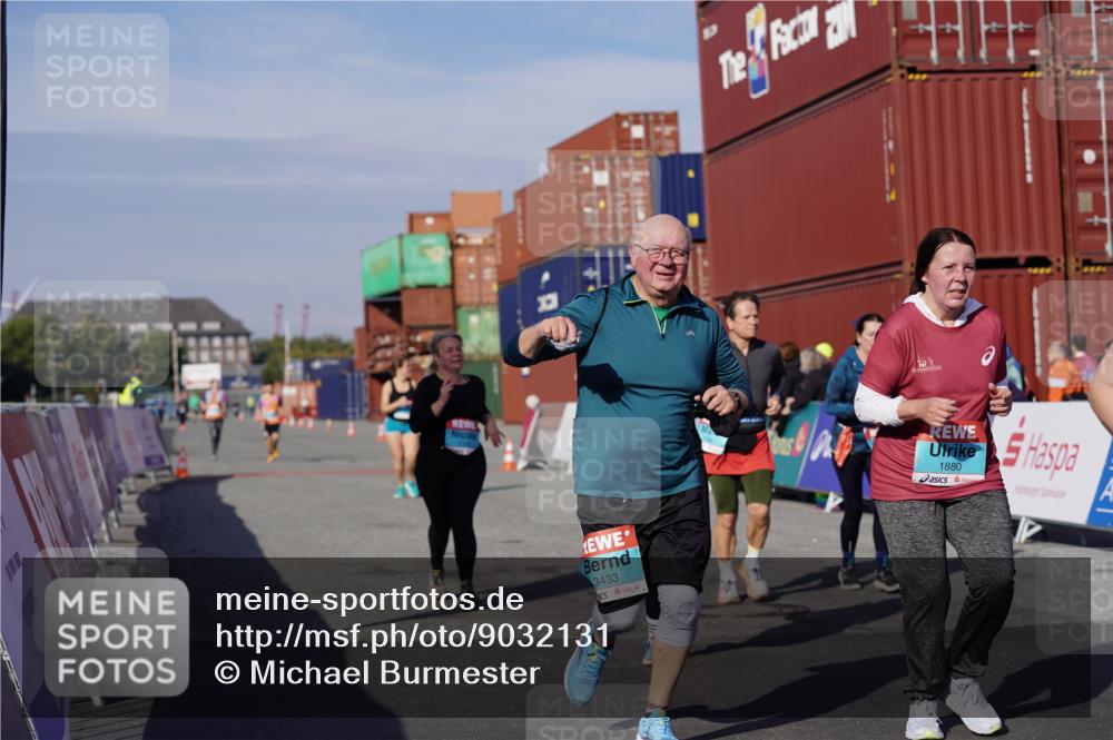 03.10.2025 - Köhlbrandbrückenlauf Michael Burmester http://msf.ph/oto/9032131 03.10.2025 10:38:55 Ziel 1256, 1880, 2261, 2378, 2438, 2442, 3130, 3433 meine-sportfotos.de