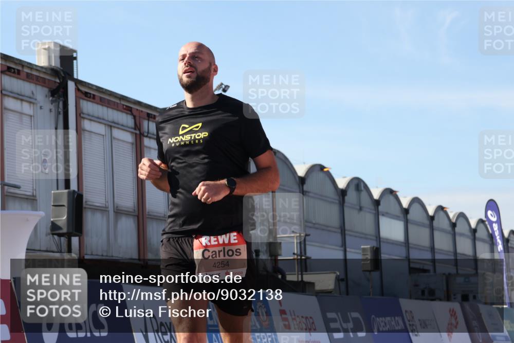 03.10.2025 - Köhlbrandbrückenlauf Luisa Fischer http://msf.ph/oto/9032138 03.10.2025 13:07:33 Ziel 4113, 4165, 4254, 4263, 4287, 4288, 4375, 4590, 4636, 5870, 5872 meine-sportfotos.de