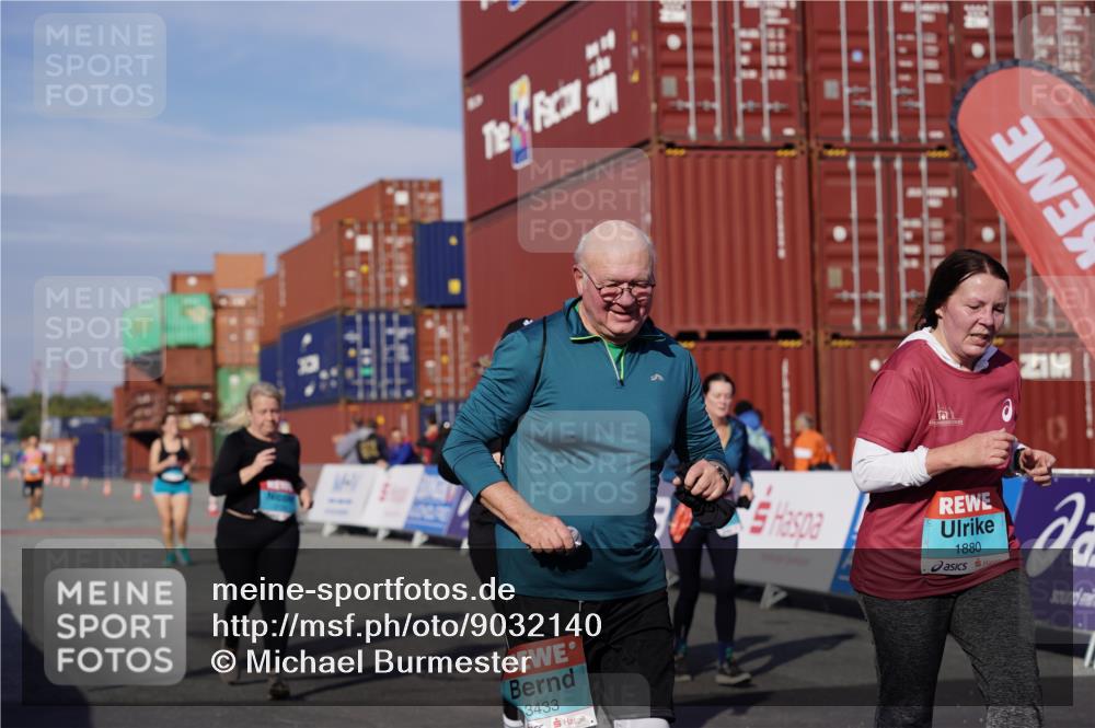 03.10.2025 - Köhlbrandbrückenlauf Michael Burmester http://msf.ph/oto/9032140 03.10.2025 10:38:56 Ziel 1256, 2261, 2378, 2442, 3130 meine-sportfotos.de