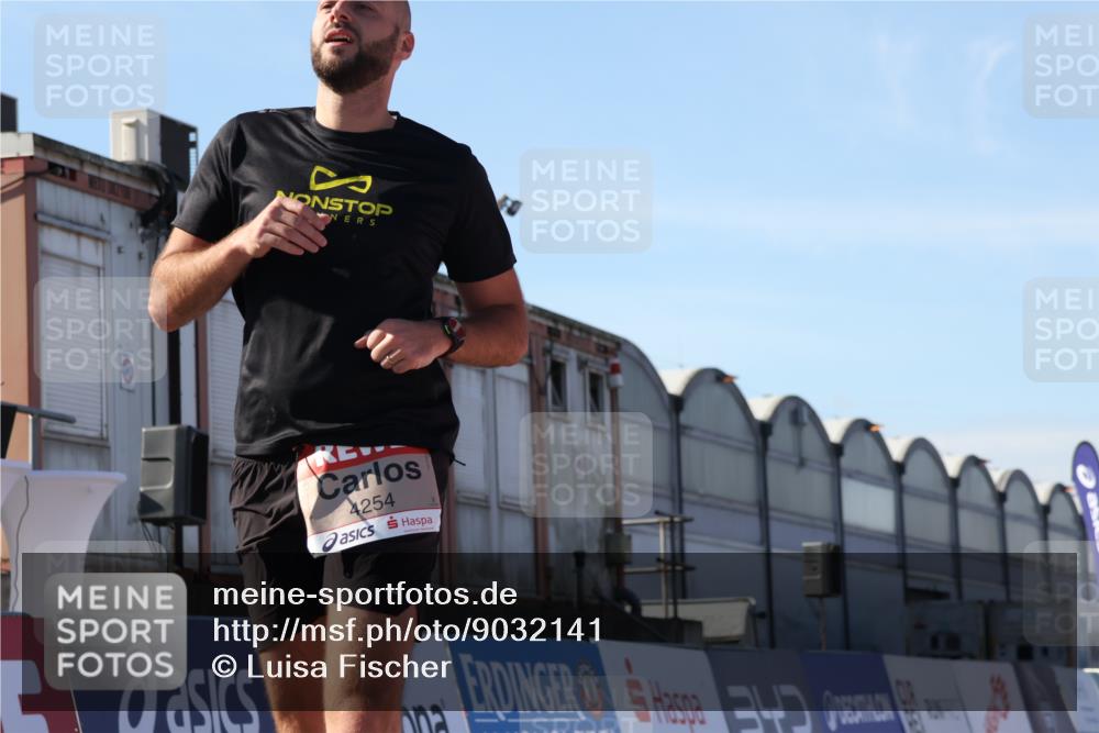 03.10.2025 - Köhlbrandbrückenlauf Luisa Fischer http://msf.ph/oto/9032141 03.10.2025 13:07:33 Ziel 4113, 4165, 4254, 4263, 4287, 4288, 4375, 4590, 4636, 5870, 5872 meine-sportfotos.de