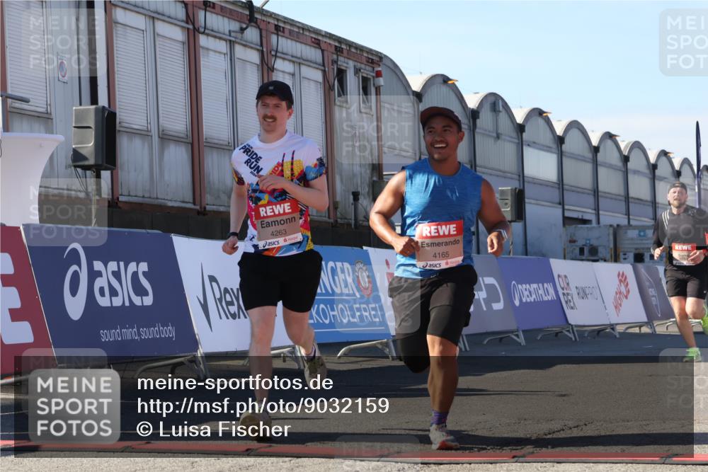 03.10.2025 - Köhlbrandbrückenlauf Luisa Fischer http://msf.ph/oto/9032159 03.10.2025 13:07:37 Ziel 4113, 4165, 4254, 4263, 4288, 4375, 4636, 6744, 6800 meine-sportfotos.de