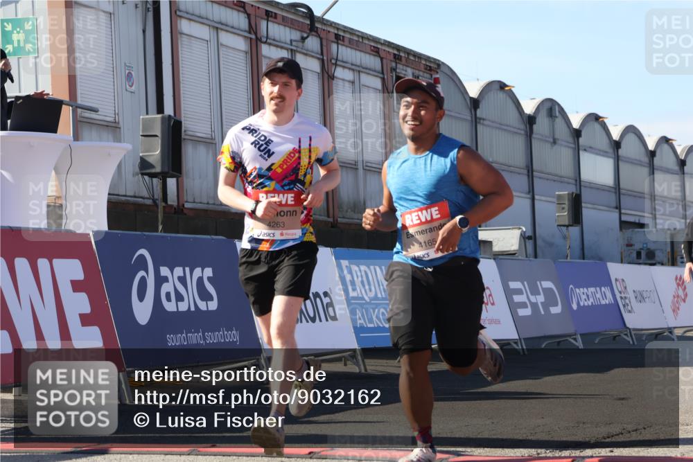 03.10.2025 - Köhlbrandbrückenlauf Luisa Fischer http://msf.ph/oto/9032162 03.10.2025 13:07:37 Ziel 4113, 4165, 4254, 4263, 4288, 4375, 4636, 6744, 6800 meine-sportfotos.de