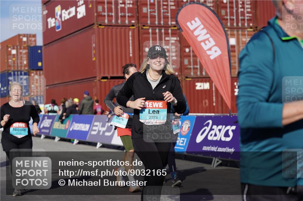 03.10.2025 - Köhlbrandbrückenlauf Michael Burmester http://msf.ph/oto/9032165 03.10.2025 10:38:57 Ziel 1256, 2261, 2442, 3130 meine-sportfotos.de