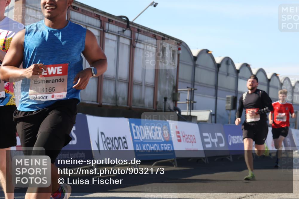 03.10.2025 - Köhlbrandbrückenlauf Luisa Fischer http://msf.ph/oto/9032173 03.10.2025 13:07:38 Ziel 4113, 4165, 4254, 4263, 4375, 4636, 6744, 6800 meine-sportfotos.de
