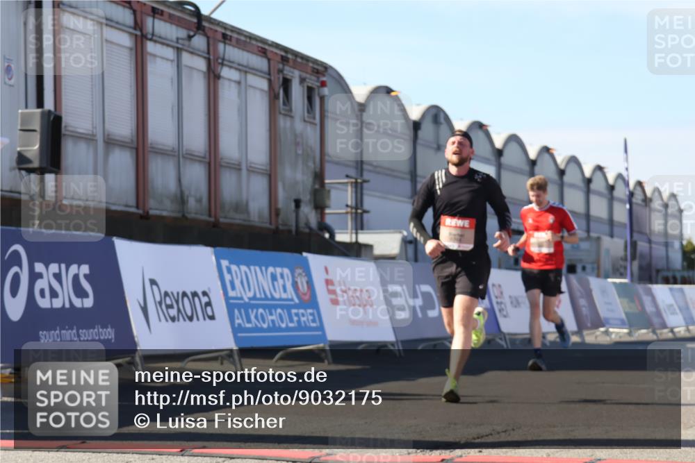 03.10.2025 - Köhlbrandbrückenlauf Luisa Fischer http://msf.ph/oto/9032175 03.10.2025 13:07:38 Ziel 4113, 4165, 4254, 4263, 4375, 4636, 6744, 6800 meine-sportfotos.de